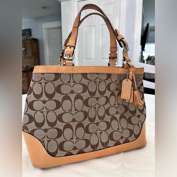 COACH | Vachetta Leather Trim - Picture 16 of 16